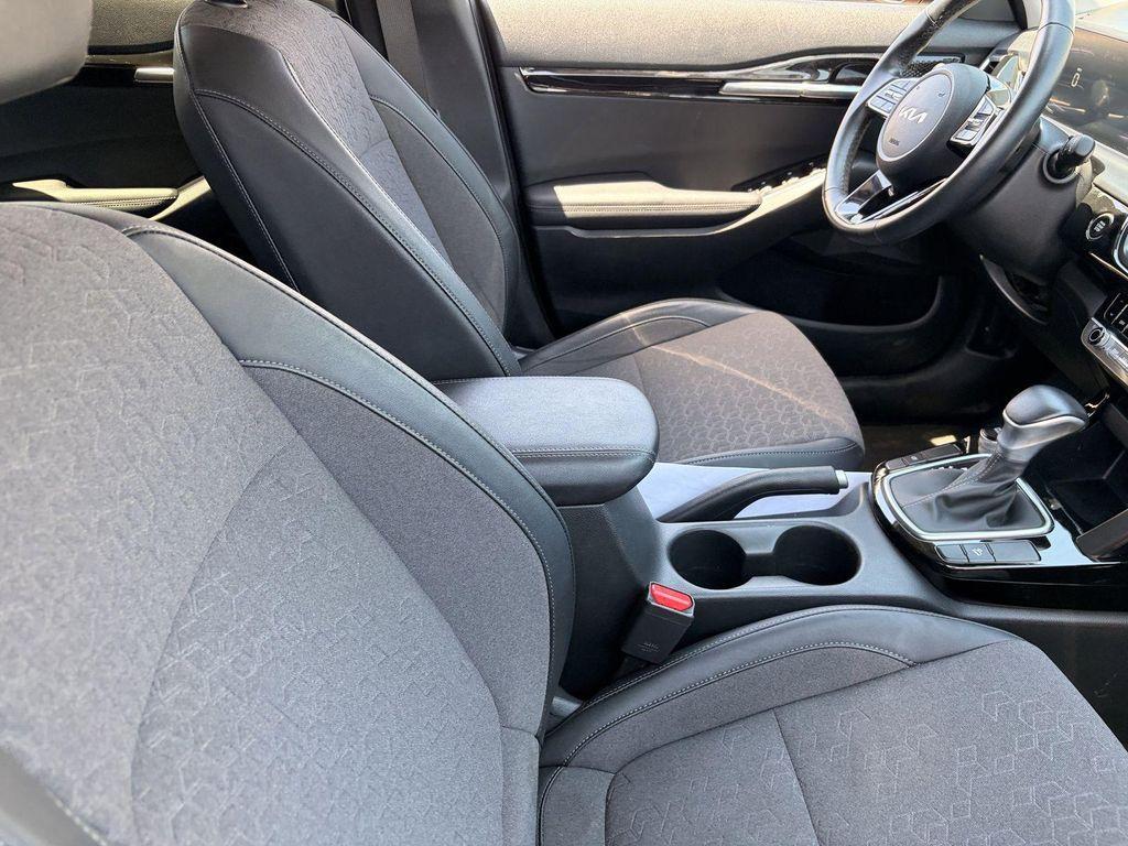 used 2025 Kia Seltos car, priced at $19,991