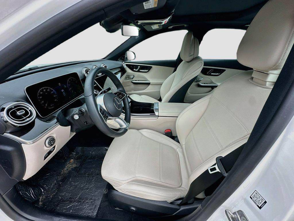 Mercedes-Benz C-Class view 22