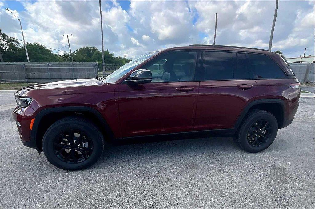 new 2025 Jeep Grand Cherokee car, priced at $38,053