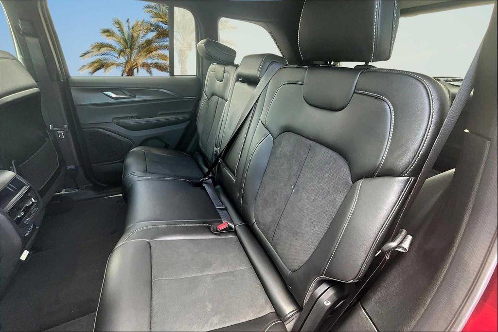 new 2025 Jeep Grand Cherokee car, priced at $38,053