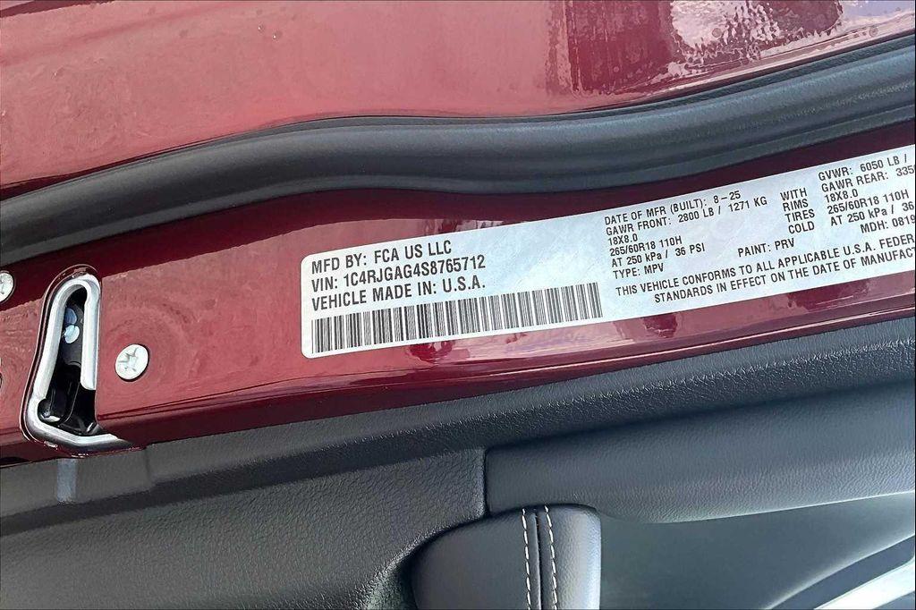 new 2025 Jeep Grand Cherokee car, priced at $38,053