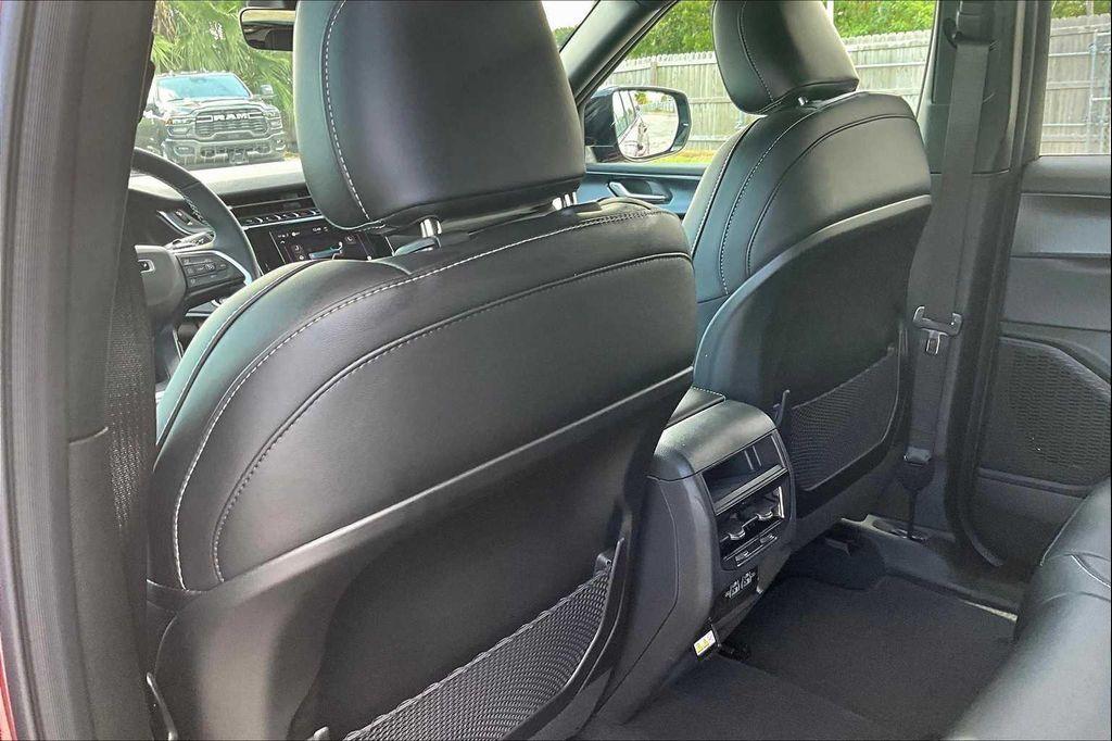 new 2025 Jeep Grand Cherokee car, priced at $38,053