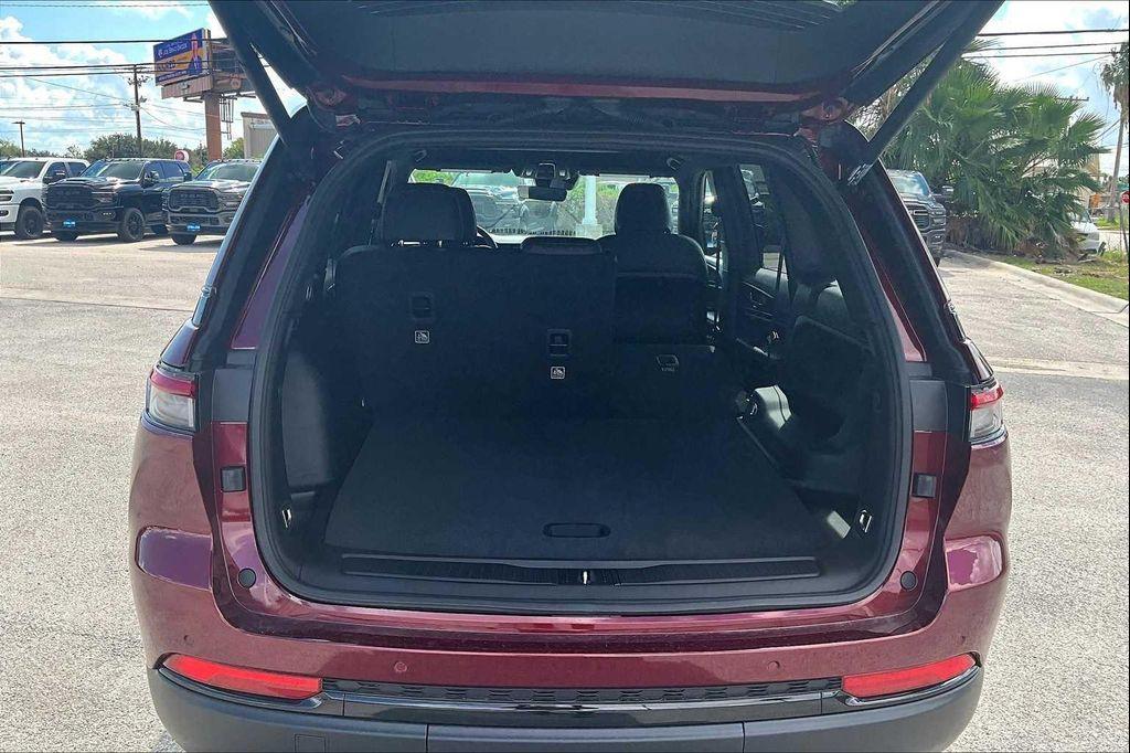 new 2025 Jeep Grand Cherokee car, priced at $38,053