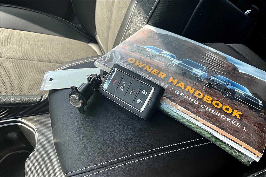 new 2025 Jeep Grand Cherokee car, priced at $38,053