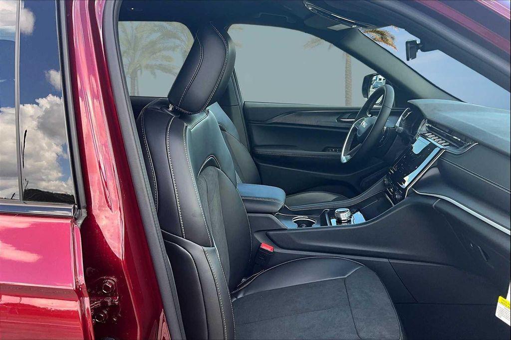 new 2025 Jeep Grand Cherokee car, priced at $38,053