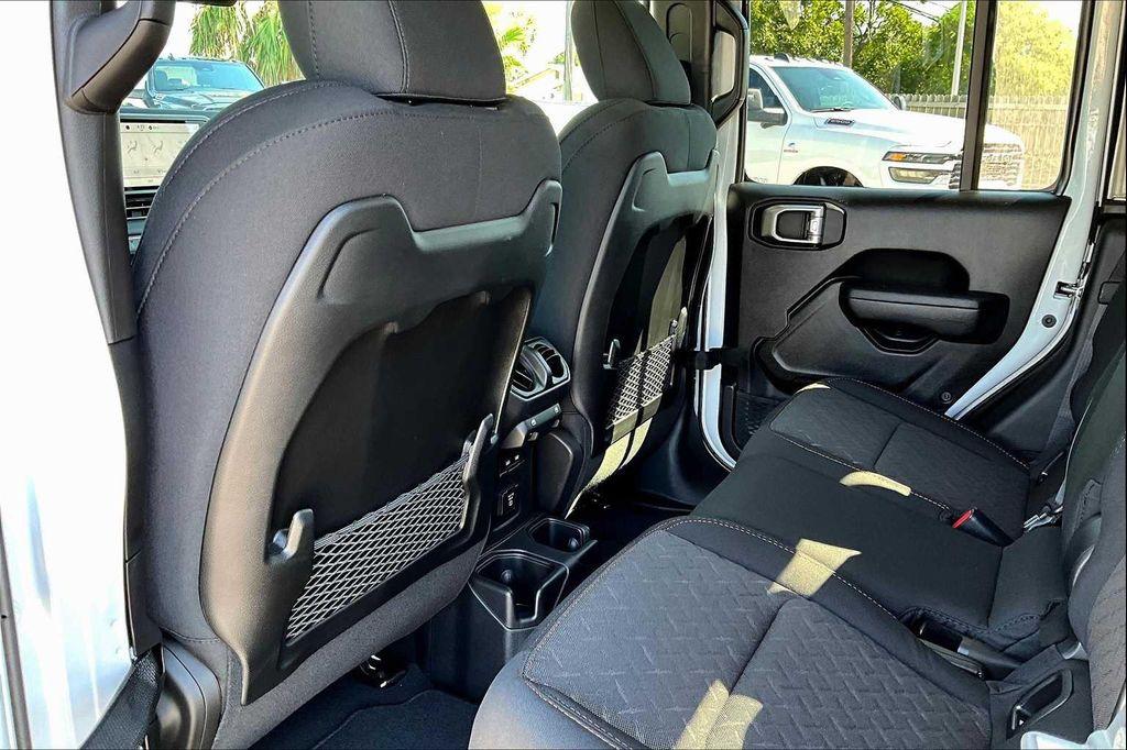 new 2025 Jeep Gladiator car, priced at $47,721