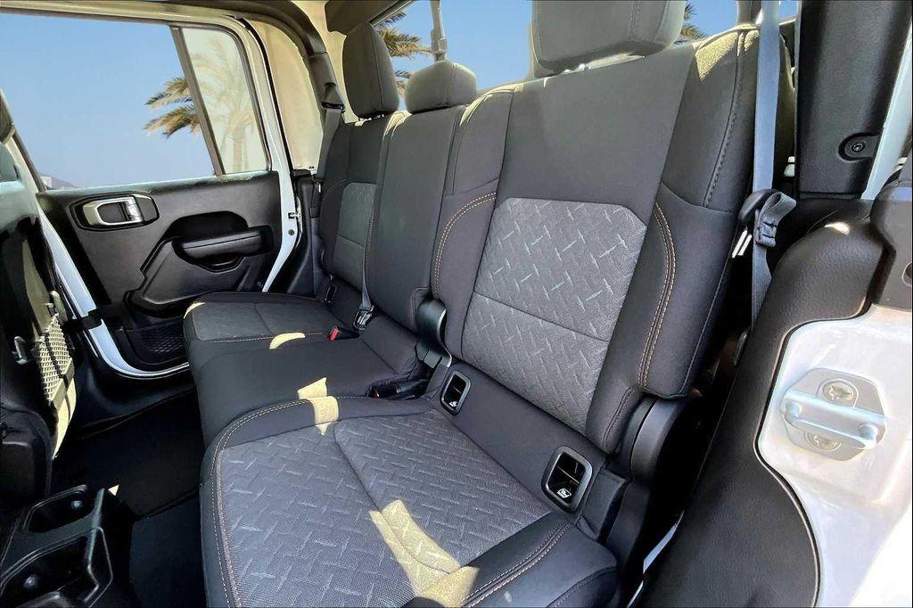 new 2025 Jeep Gladiator car, priced at $47,721