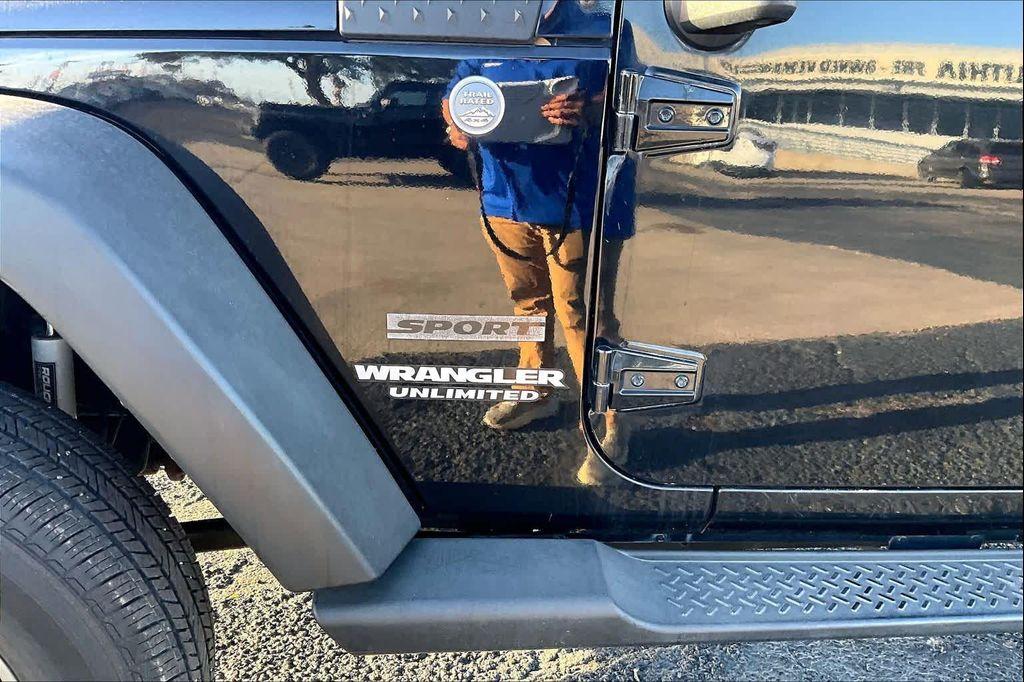 used 2013 Jeep Wrangler Unlimited car, priced at $16,075