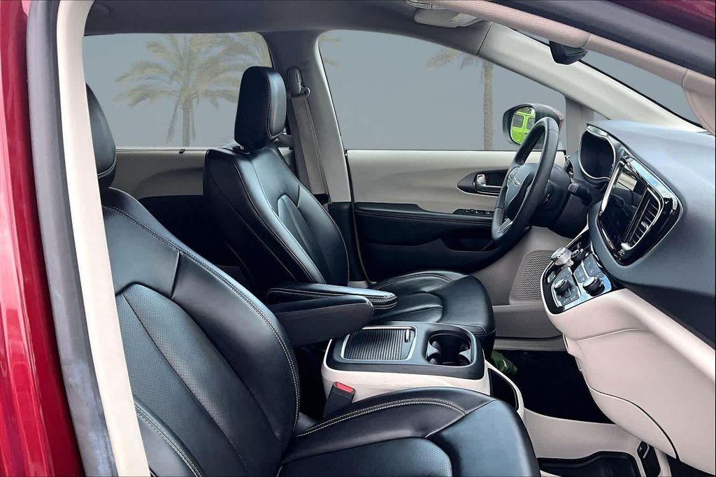 used 2023 Chrysler Pacifica car, priced at $20,338