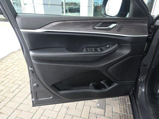 used 2023 Jeep Grand Cherokee car, priced at $28,995