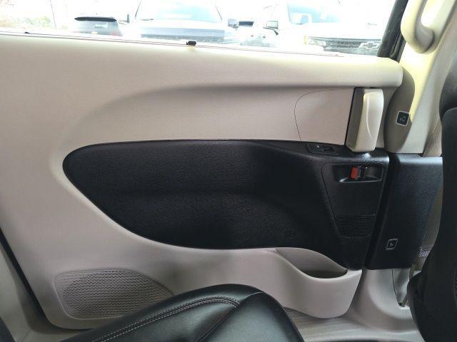 used 2024 Chrysler Pacifica car, priced at $27,999