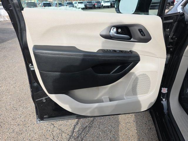 used 2024 Chrysler Pacifica car, priced at $27,999