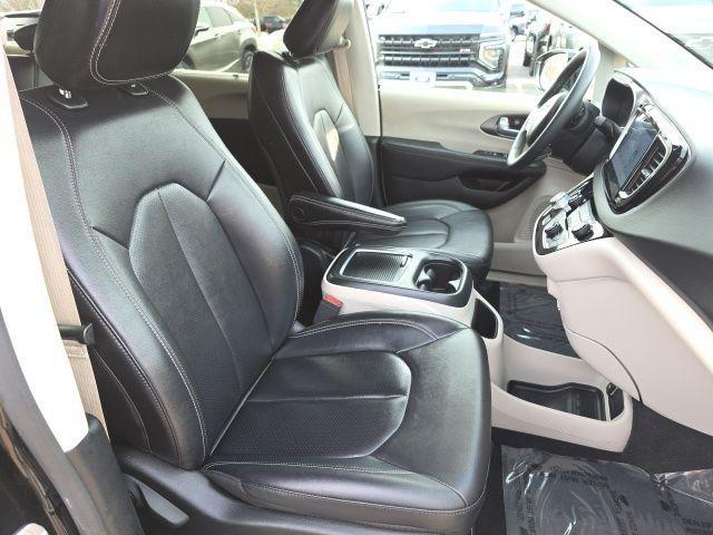 used 2024 Chrysler Pacifica car, priced at $27,999