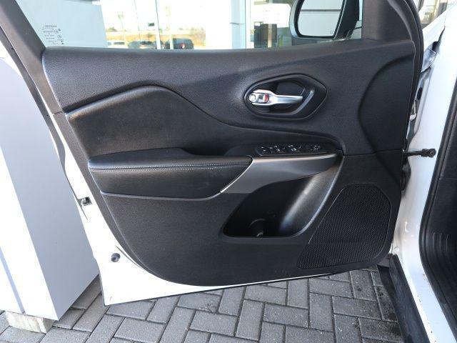 used 2019 Jeep Cherokee car, priced at $16,495