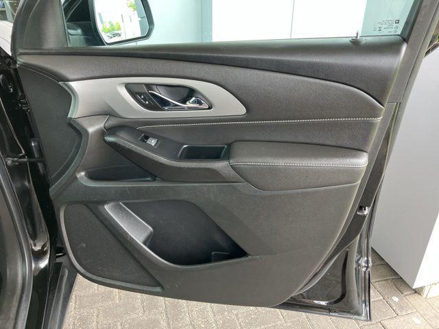 used 2023 Chevrolet Traverse car, priced at $28,795