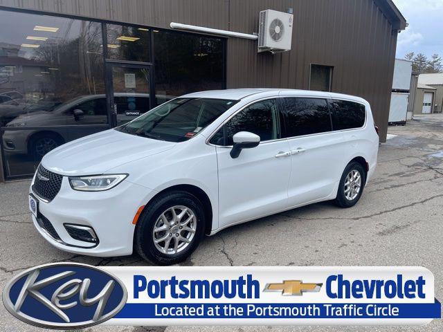used 2023 Chrysler Pacifica car