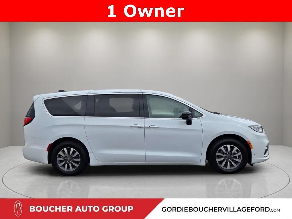 used 2024 Chrysler Pacifica Hybrid car, priced at $27,600