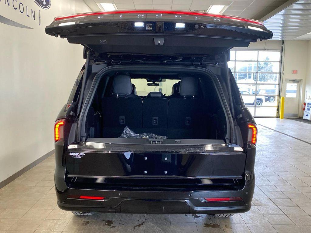 new 2026 Lincoln Navigator car, priced at $115,930