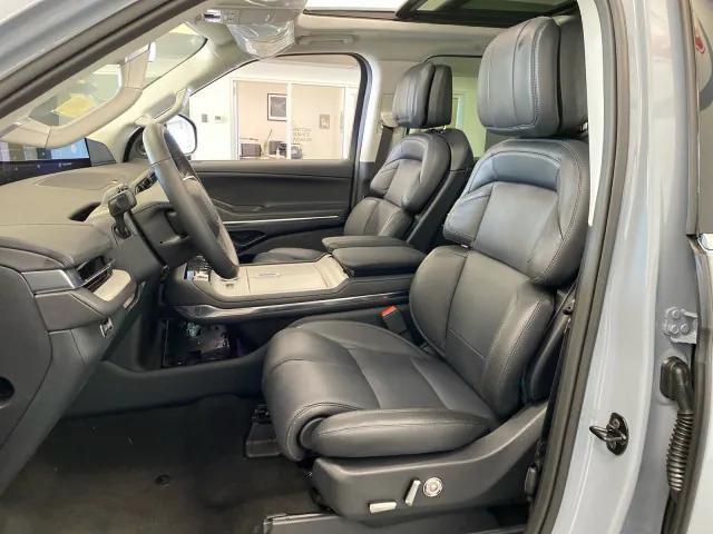 new 2025 Lincoln Navigator car, priced at $107,320