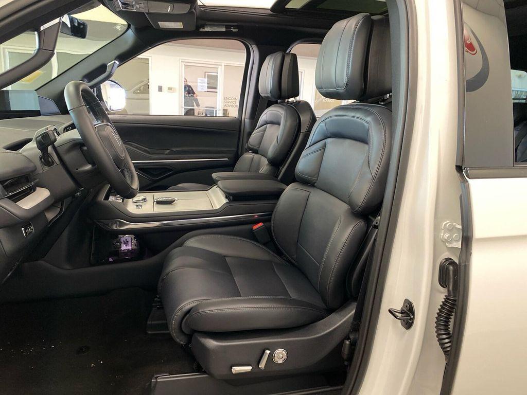 new 2026 Lincoln Navigator car, priced at $101,995