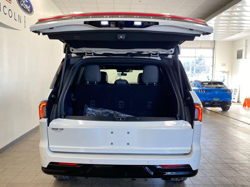 new 2026 Lincoln Navigator car, priced at $101,995