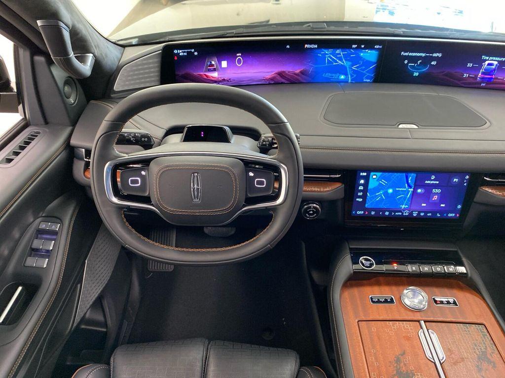 new 2025 Lincoln Navigator car, priced at $123,530