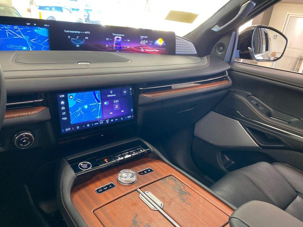 new 2025 Lincoln Navigator car, priced at $123,530