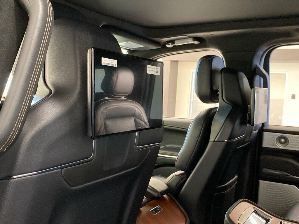 new 2025 Lincoln Navigator car, priced at $123,530