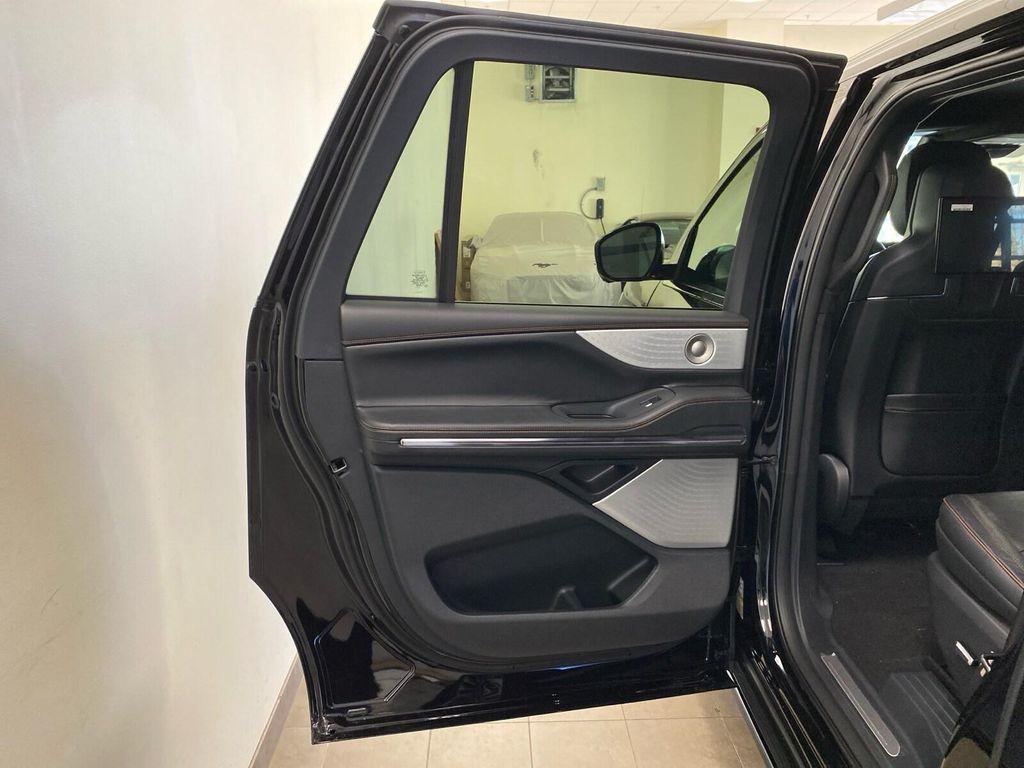 new 2025 Lincoln Navigator car, priced at $123,530