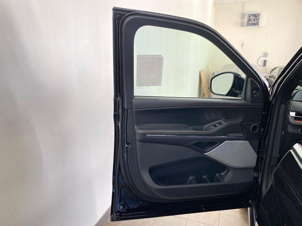 new 2025 Lincoln Navigator car, priced at $123,530