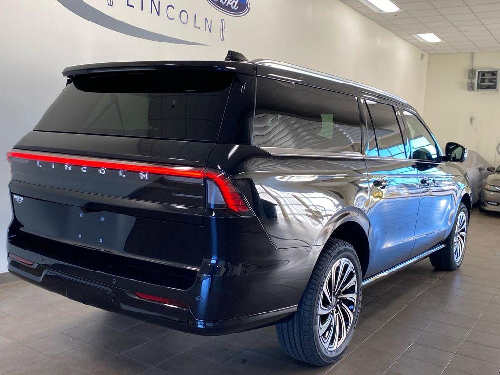 new 2025 Lincoln Navigator car, priced at $123,530