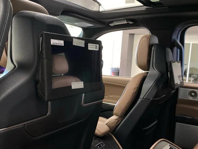 new 2025 Lincoln Navigator car, priced at $124,280