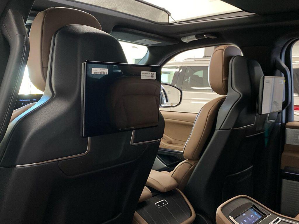 new 2025 Lincoln Navigator car, priced at $121,280