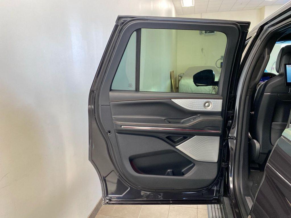 new 2025 Lincoln Navigator car, priced at $124,280