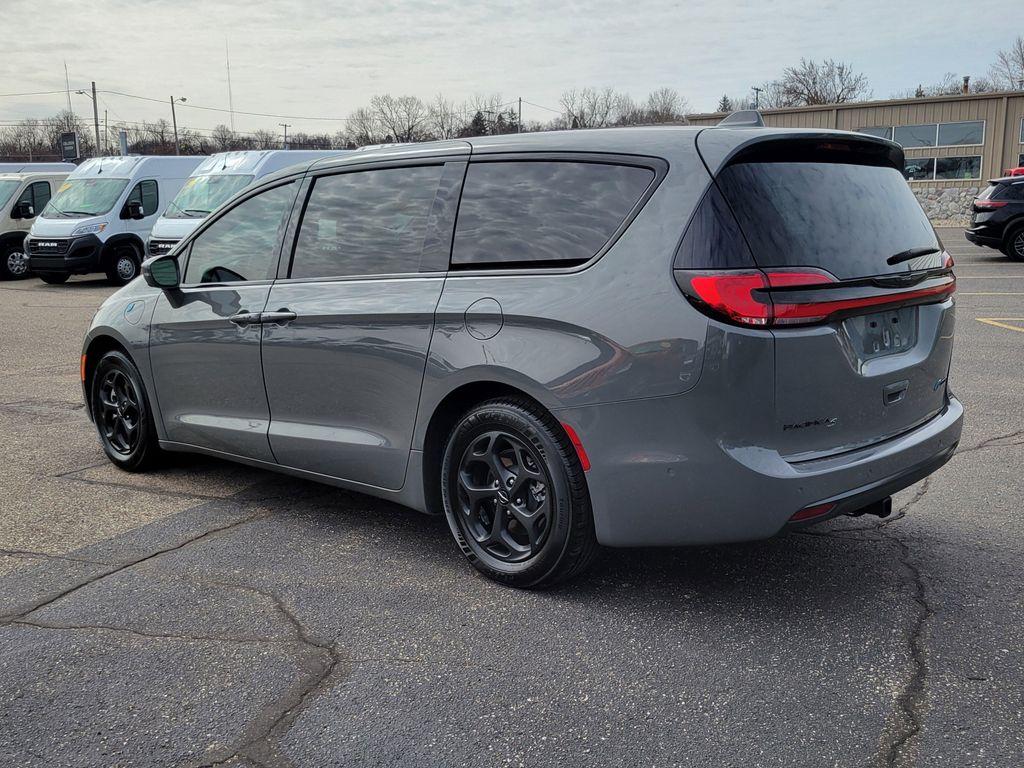 used 2022 Chrysler Pacifica Hybrid car, priced at $27,992