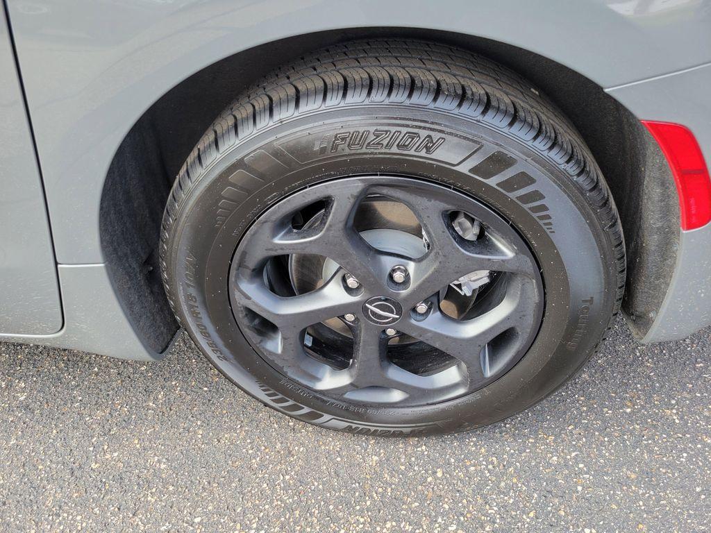 used 2022 Chrysler Pacifica Hybrid car, priced at $27,992