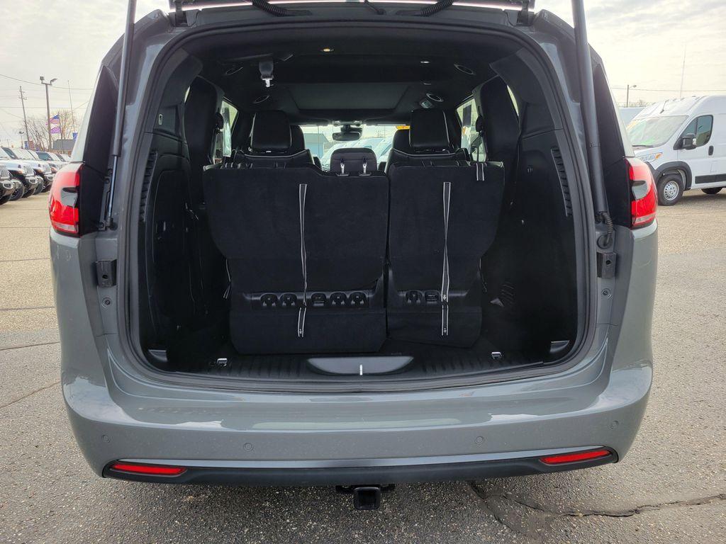 used 2022 Chrysler Pacifica Hybrid car, priced at $27,992