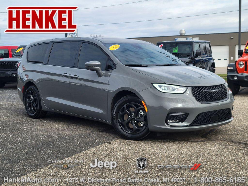 used 2022 Chrysler Pacifica Hybrid car, priced at $27,992