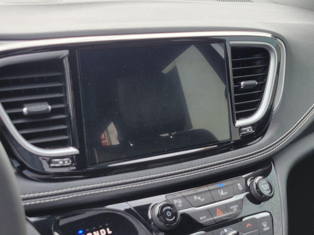 used 2022 Chrysler Pacifica Hybrid car, priced at $27,992