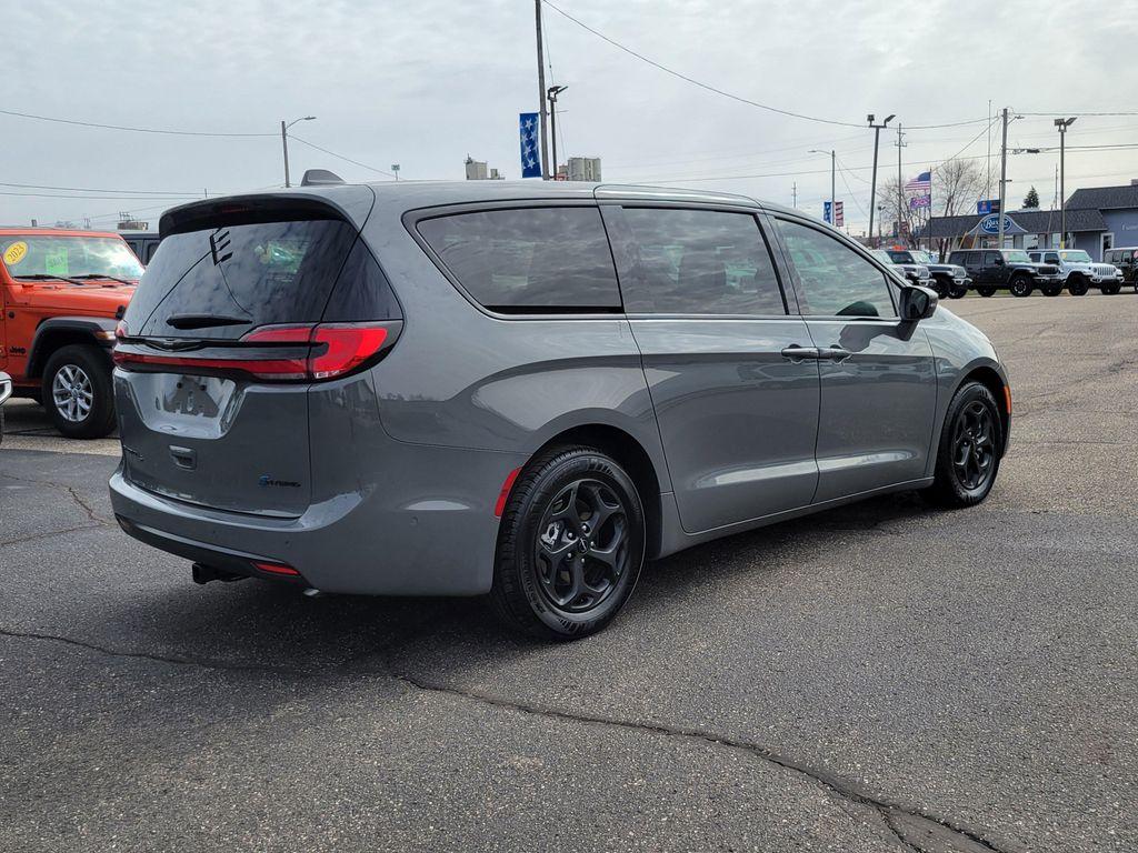 used 2022 Chrysler Pacifica Hybrid car, priced at $27,992