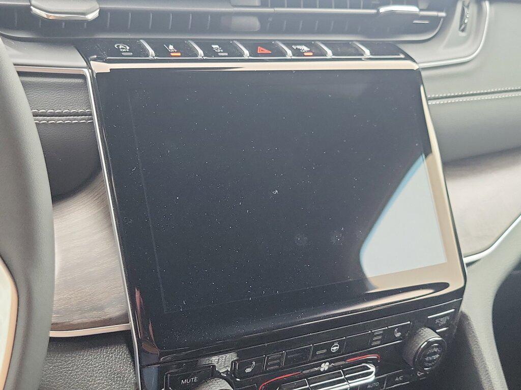 new 2025 Jeep Grand Cherokee car, priced at $44,795