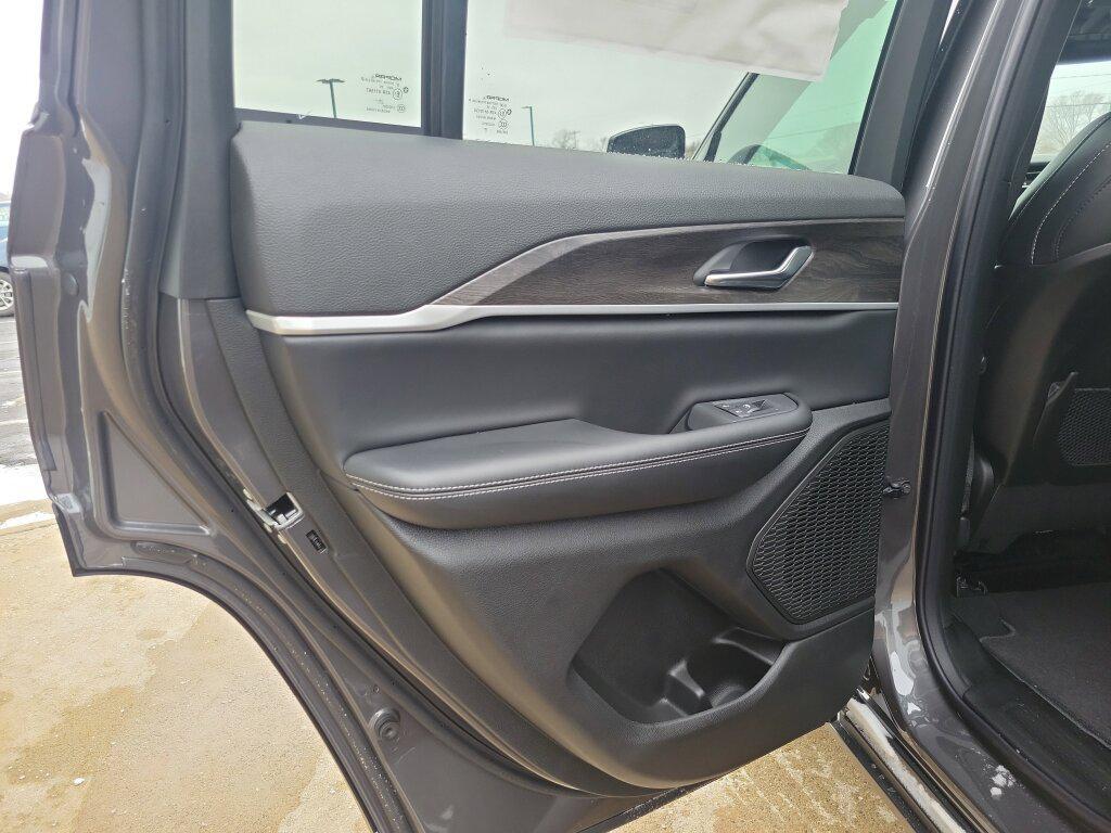 new 2025 Jeep Grand Cherokee car, priced at $44,795