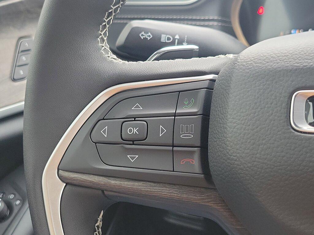 new 2025 Jeep Grand Cherokee car, priced at $48,495