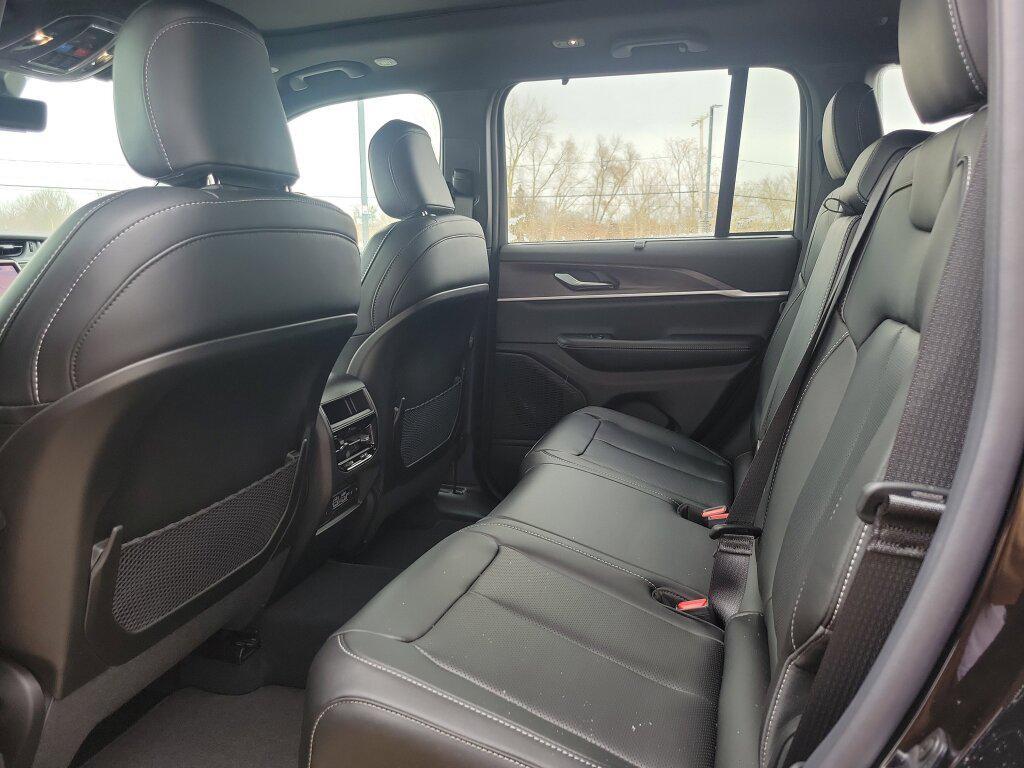 new 2025 Jeep Grand Cherokee car, priced at $48,495