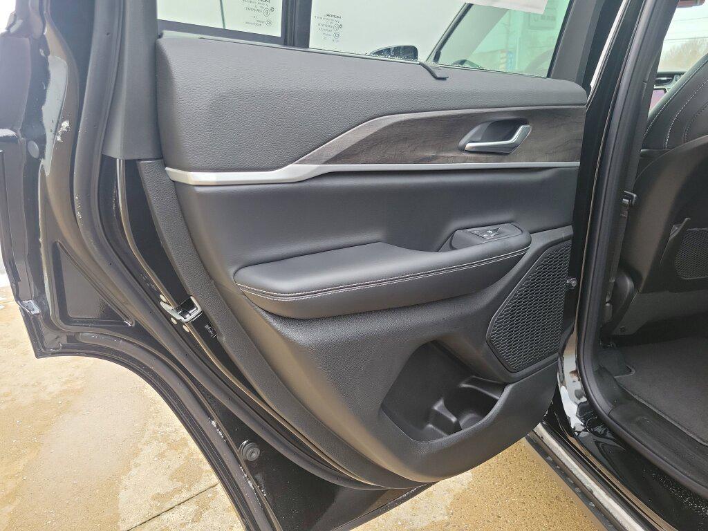 new 2025 Jeep Grand Cherokee car, priced at $48,495