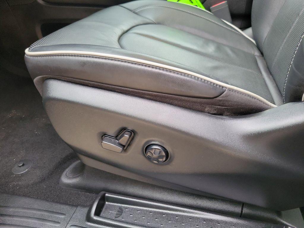 used 2024 Chrysler Pacifica car, priced at $36,992