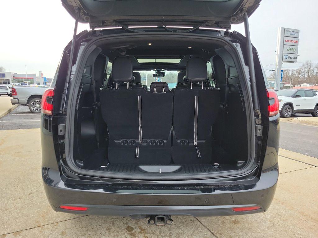 used 2024 Chrysler Pacifica car, priced at $36,992