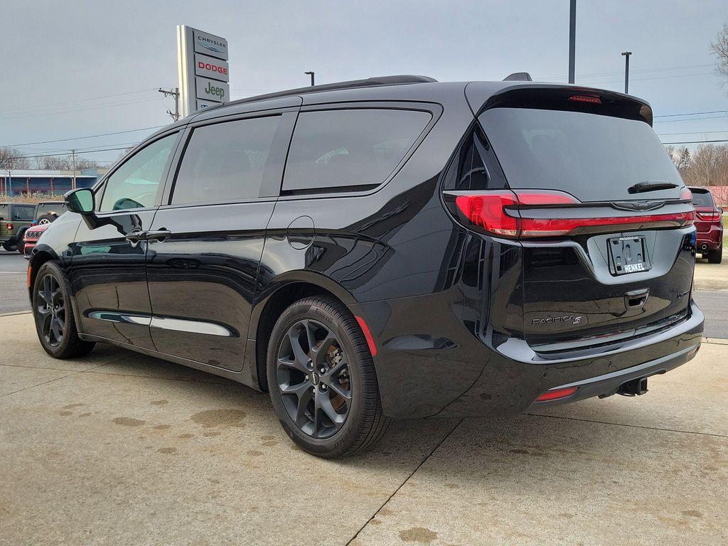 used 2024 Chrysler Pacifica car, priced at $36,992