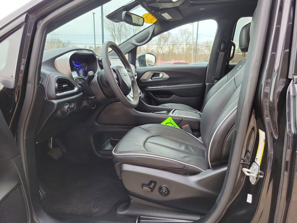 used 2024 Chrysler Pacifica car, priced at $36,992