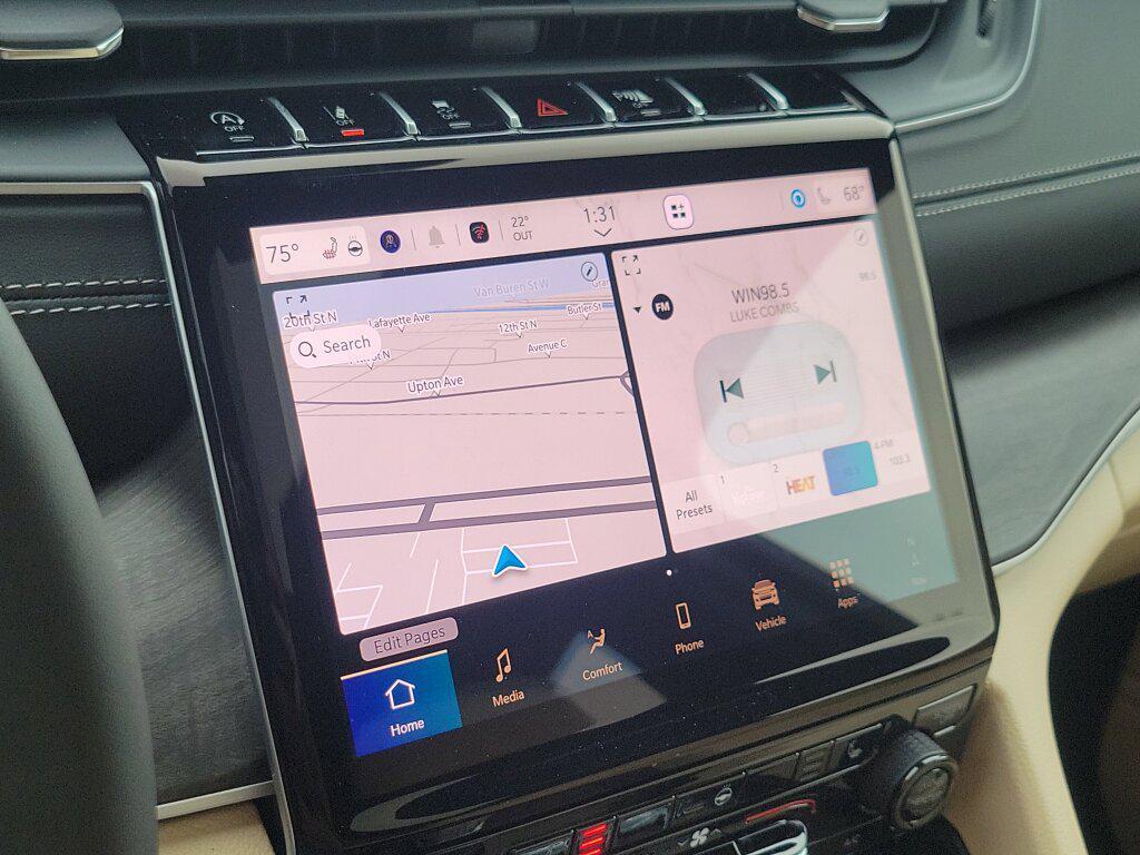 new 2025 Jeep Grand Cherokee car, priced at $43,595